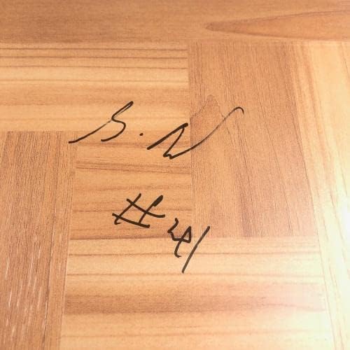 סאדיק ביי חתום על לוח רצפה JSA דטרויט פיסטונס חתימה - לוחות רצפה של NBA עם חתימה