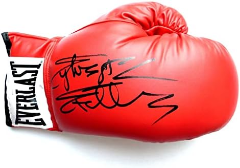 סילבסטר סטאלון חתם על חתימת כפפת האיגרוף האחרונה רוקי 76232