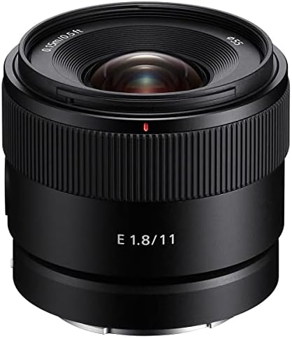 Sony FX30 סופר 35 מצלמת קו קולנוע עם עדשת E 11 ממ f/1.8