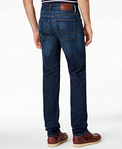 מכנסי ג'ינס רזים של טומי הילפיגר.