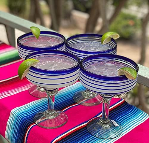 זכוכית מפוצצת יד מקסיקנית - סט של 4 כוסות מרגריטה מפוצצות ביד עם עיצוב ספירלה כחול