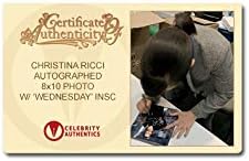 כריסטינה ריצ ' י חתמה על תמונת משפחת אדמס ביום רביעי אדמס 8 על 10