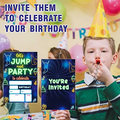 הזמנות ליום הולדת טרמפולינה זוהר, בואו נקפוץ ומסיבה יום הולדת הזמנה כרטיסים （20 ספירת) עם מעטפות, ניאון