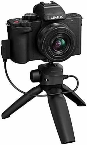 פנסוניק לומיקס די. סי-ג 'י-100 מצלמה ללא מראה שחורה עם עדשה 12-32 מ מ וחצובה / אחיזה צרור חיוני